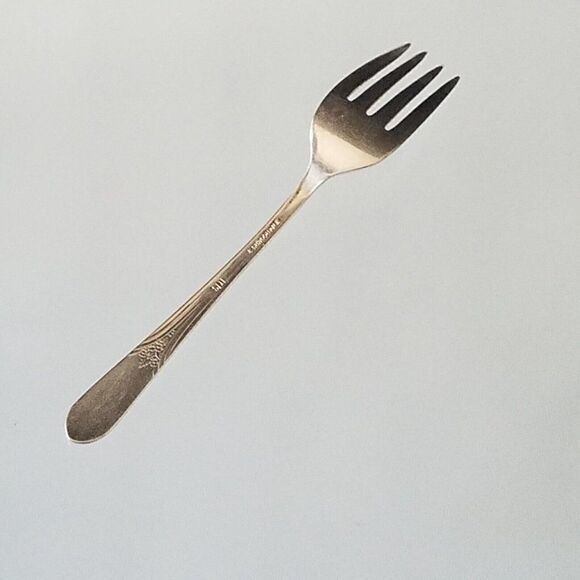 Wm Rogers IS Devonshire Aka Mary Lou 1938 Pattern Salad Fork Vintage Silverplate - Picture 5 of 11
